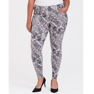 Torrid Super Stretch Gray Snakeskin Print Jegging Jeans 18T